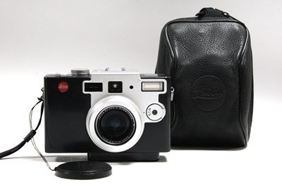 Lot 770 - Leica Digilux 1 Digital Compct Camera, with...
