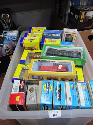 Lot 389 - Thirty "HO" Gauge U.S.A Outline Boxed Items of...