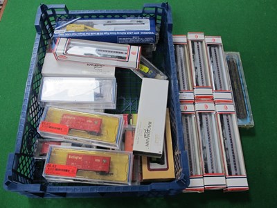 Lot 468 - Eighteen "N" Gauge Cased Items of U.S.A...