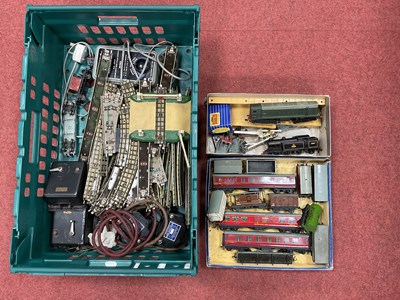 Lot 465 - A quantity of Hornby Dublo 3 rail and 2 rail...
