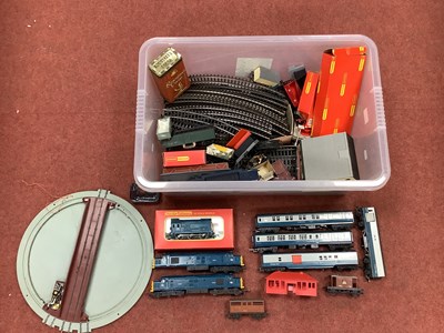 Lot 452 - A quantity of OO gauge model railway by...