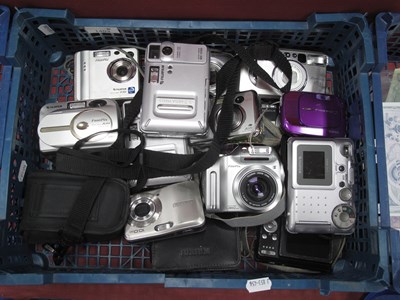 Lot 1403 - Fujifilm Digital Compact Cameras to include...