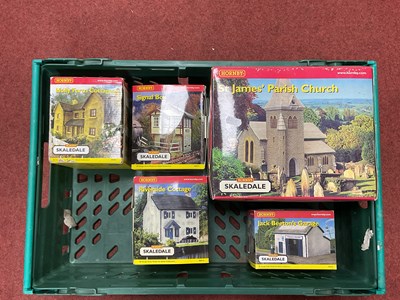 Lot 421 - Five Hornby Skaledale OO scale lineside...