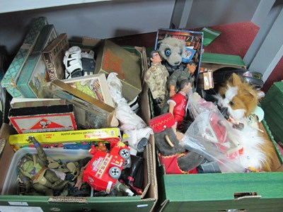 Lot 1043 - Toys and games to include vintage jigsaws,...