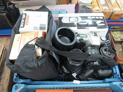 Lot 1358 - Canon EOS 1000F, Pentax MZ-30 and Minolta...