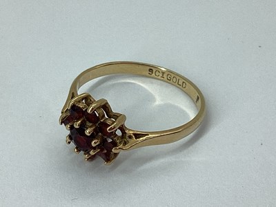 Lot 72 - A Flowerhead Style Cluster Ring, claw set...