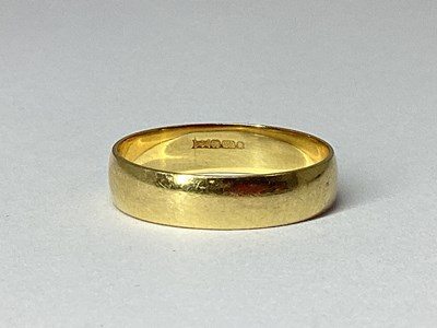 Lot 71 - A Plain Wedding Band, stamped "750" (finger...