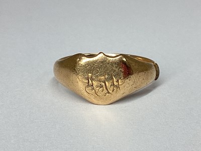 Lot 74 - A 9ct Gold Signet Ring, (broken/cut), with...