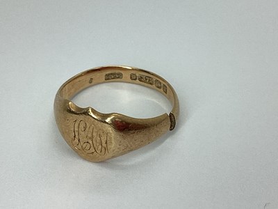 Lot 74 - A 9ct Gold Signet Ring, (broken/cut), with...