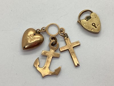 Lot 151 - A 9ct Gold Faith, Hope and Charity...