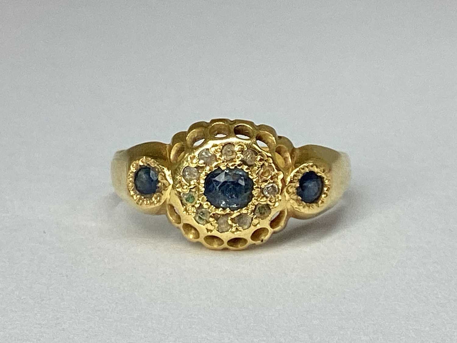 Lot 80 - A Decorative Antique Cluster Ring, the oval...