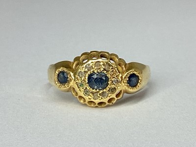 Lot 80 - A Decorative Antique Cluster Ring, the oval...