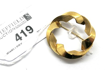 Lot 419 - A 9ct Gold Circlet Brooch, of shaped part...
