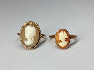 Lot 83 - A 9ct Gold Shell Carved Cameo Ring, the oval...