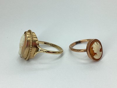 Lot 83 - A 9ct Gold Shell Carved Cameo Ring, the oval...