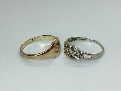 Lot 84 - A 9ct Gold Signet Ring, the cushion shape...