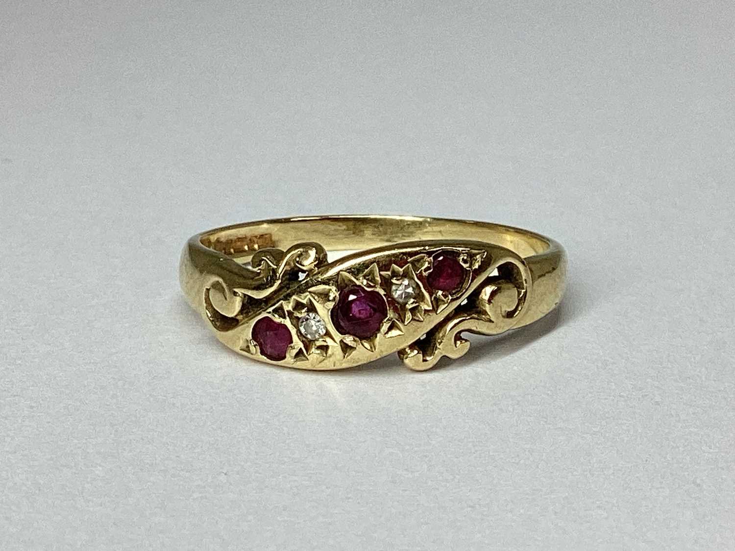 Lot 91 - An Antique 9ct Gold Five Stone Ring, of...