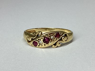 Lot 91 - An Antique 9ct Gold Five Stone Ring, of...