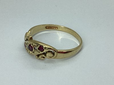 Lot 91 - An Antique 9ct Gold Five Stone Ring, of...