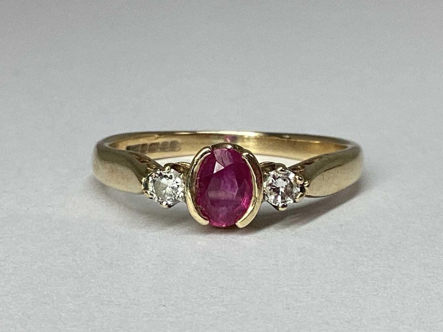 Lot 90 - A 9ct Gold Three Stone Ring, the oval half...