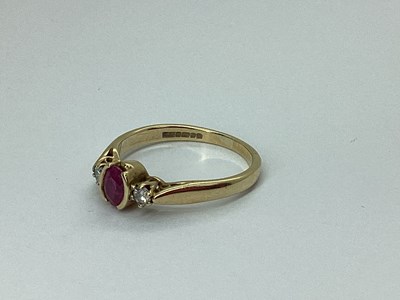 Lot 90 - A 9ct Gold Three Stone Ring, the oval half...