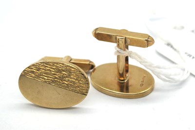 Lot 453 - A Pair of 9ct Gold Cufflinks, the part...