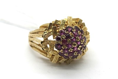 Lot 264 - A 9ct Gold Cluster Dress Ring, inset dome...