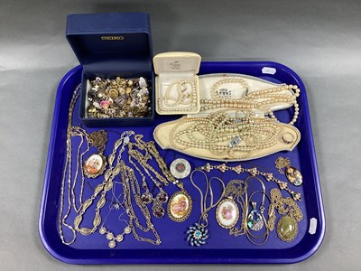Lot 199 - A Collection of Vintage and Later Costume...