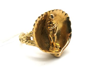 Lot 282 - A Novelty Venus in Shell Dress Ring, textured...