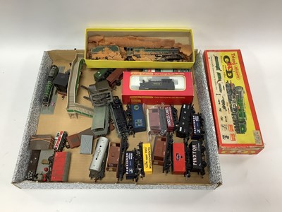 Lot 614 - A quantity of OO gauge, Narrow gauge and N...