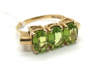 Lot 290 - A 9ct Gold Three Stone Dress Ring, uniform...