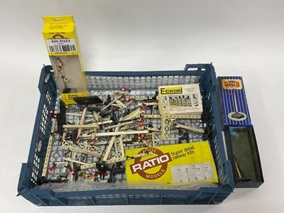 Lot 541 - A quantity of 00 gauge signals by Hornby,...