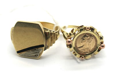 Lot 312 - Coin Style Inset Dress Ring, (stamped "585");...