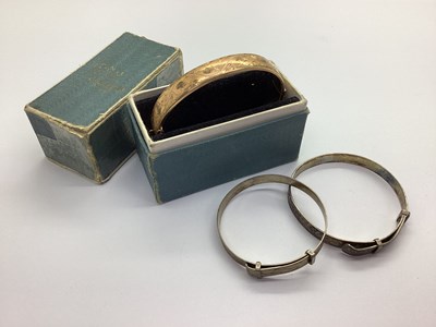 Lot 161 - A Decorative Hinged Bangle, of half foliate...