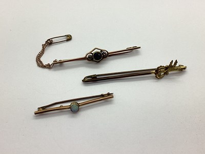 Lot 147 - An Opal Set Bar Brooch, cabochon set, between...