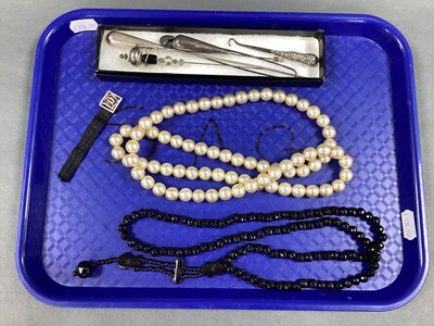 Lot 190 - A Victorian French Jet Bead Necklace,...
