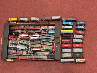 Lot 400 - Approximately fifty-five modern image 00 gauge...