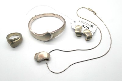 Lot 439 - A Modern Hallmarked Silver Hinged Bangle,...