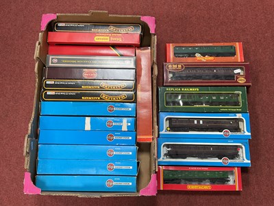 Lot 425 - Approximately twenty boxed 00 gauge steam era...