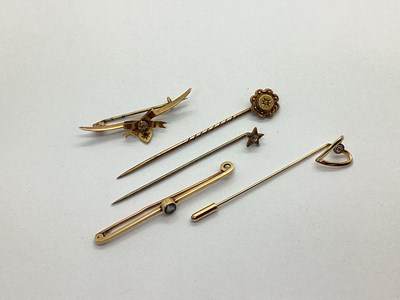 Lot 145 - A Chester Hallmarked 9ct Gold Antique Bar...
