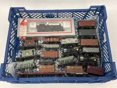 Lot 533 - A boxed Lima 00 gauge pannier tank "9420" in...