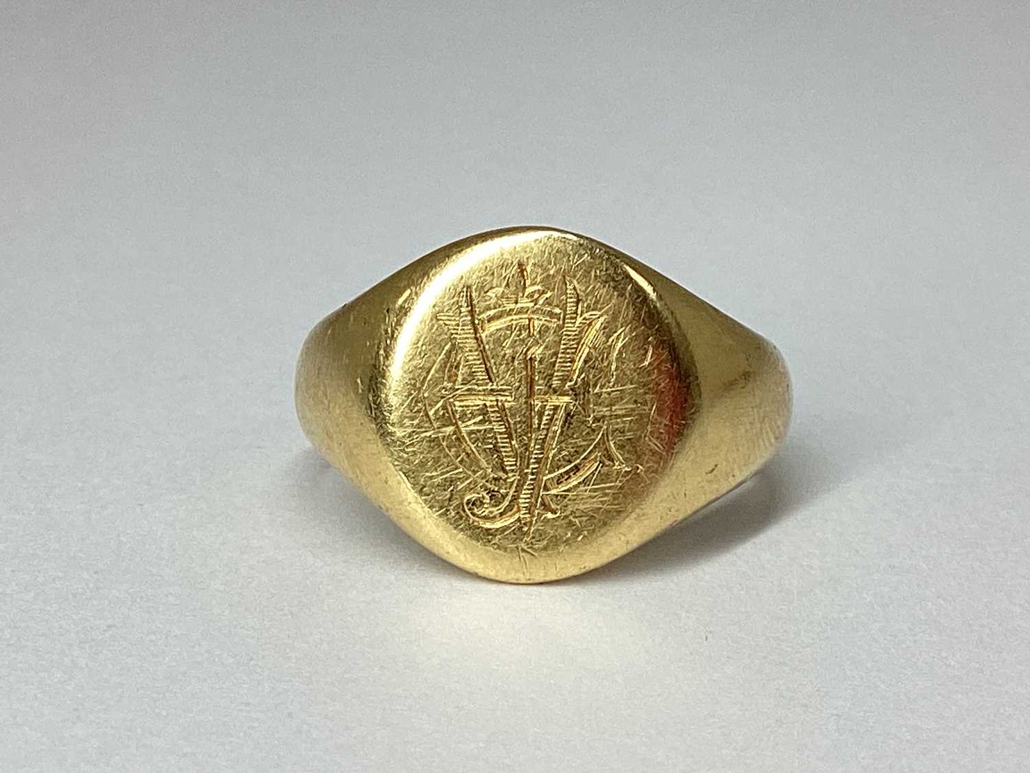 Lot 86 - An 18ct Gold Signet Ring, the oval panel...