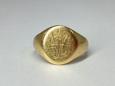 Lot 83 - An 18ct Gold Signet Ring, the oval panel...