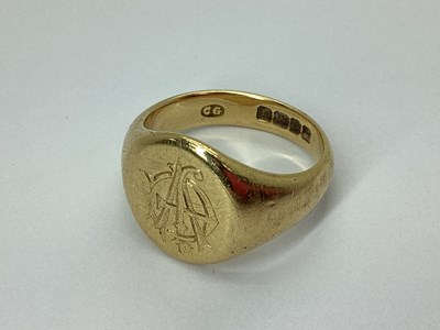 Lot 86 - An 18ct Gold Signet Ring, the oval panel...