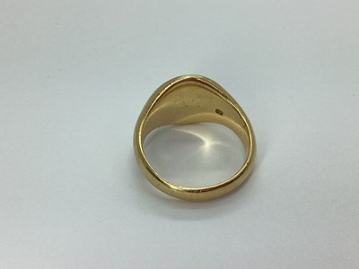 Lot 86 - An 18ct Gold Signet Ring, the oval panel...