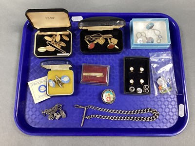 Lot 239 - A Graduated Curb Link Albert Chain, stamped...