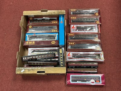 Lot 436 - Twenty-Four 'OO' Gauge/4mm Items of Bogie...