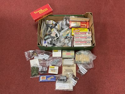 Lot 498 - A Good Quantity of 'OO' Gauge/4mm Platform and...