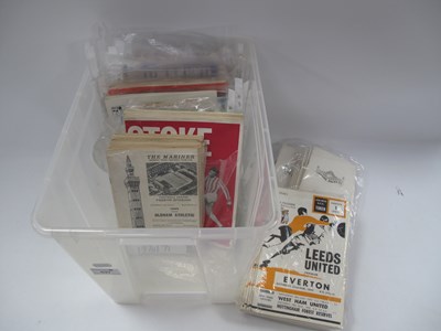 Lot 637 - 1970-71 Programmes, including full sets of...