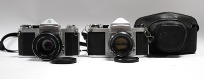 Lot 859 - Asahi Pentax S1a 35mm SLR Film Camera with...